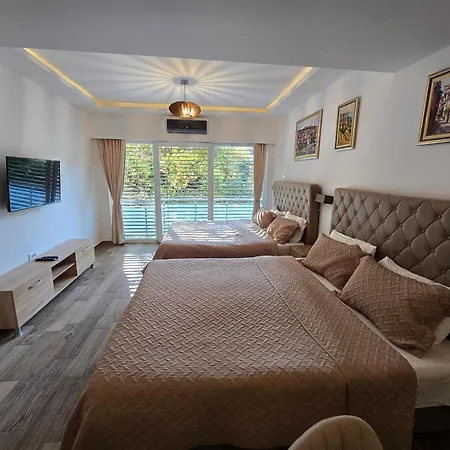 White Blue - Luxury Apt, Center, Private Parking, Balcony, Near Apartament