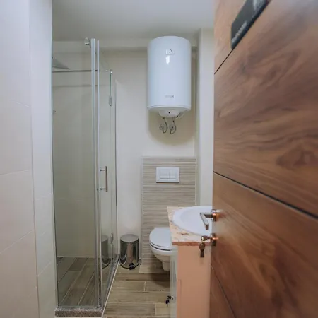 White Blue - Luxury Apt, Center, Private Parking, Balcony, Near Apartament