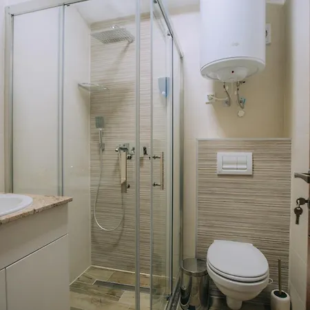 White Blue - Luxury Apt, Center, Private Parking, Balcony, Near